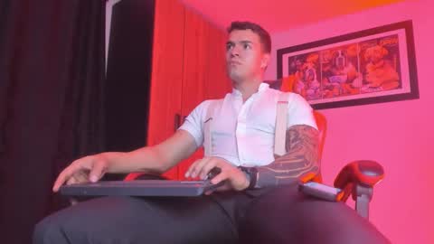 alpha_dominus_ online show from February 2026 04:40:02 AM