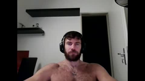 Snapshot of alphah_hunk chatting on November 2025 09:28:01 PM alphah_hunk online show from November 2025 09:28:01 PM