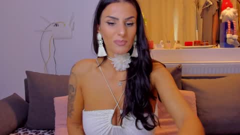 Snapshot of alphaqueenx chatting on November 2025 10:37:02 AM Michelle online show from November 2025 10:37:02 AM