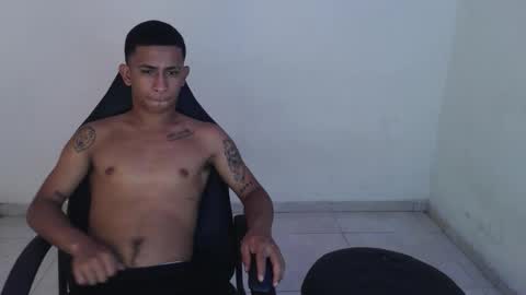 alphas_latins online show from June 2026 07:08:02 PM