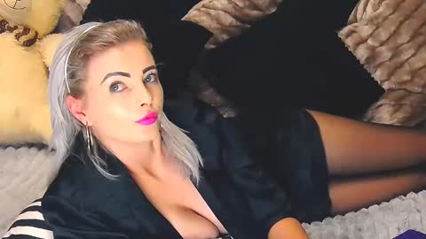 Snapshot of alyblonde chatting on February 2025 02:07:01 PM aly online show from February 2025 02:07:01 PM