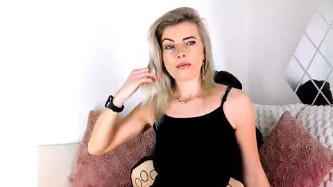 Snapshot of alyblonde chatting on March 2026 10:10:01 AM aly online show from March 2026 10:10:01 AM