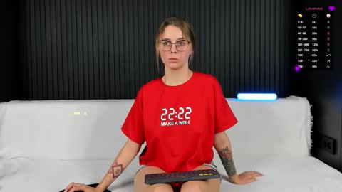 Alena online show from November 2025 04:29:02 PM