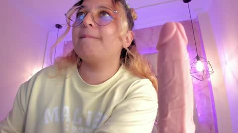 Snapshot of amalia_rosse_ chatting on February 2025 06:21:01 AM Amalia Im Back See you soon this January 7 at 10 pm Colombia time online show from February 2025 06:21:01 AM