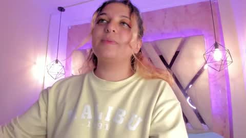 Snapshot of amalia_rosse_ chatting on February 2025 09:26:02 AM Amalia Im Back See you soon this January 7 at 10 pm Colombia time online show from February 2025 09:26:02 AM