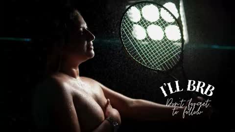 Snapshot of amalia_rosse_ chatting on October 2025 10:44:02 PM Amalia Im Back See you soon this January 7 at 10 pm Colombia time online show from October 2025 10:44:02 PM