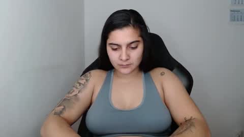 The queen of the biceps  online show from February 2025 07:46:01 PM