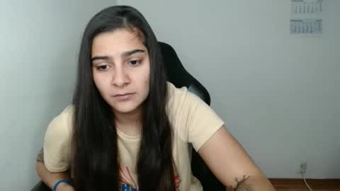 The queen of the biceps  online show from November 2025 12:16:01 PM