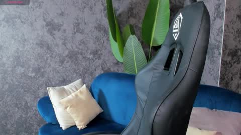 Amanda online show from November 2025 08:28:01 AM