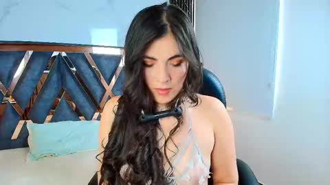 Amara Vega  online show from October 2025 03:31:02 PM