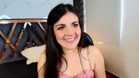 Amara Vega  online show from November 2025 01:46:01 PM