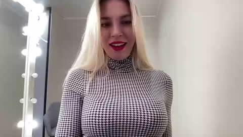 Snapshot of amazingkelly chatting on December 2024 07:43:01 AM Kelly online show from December 2024 07:43:01 AM