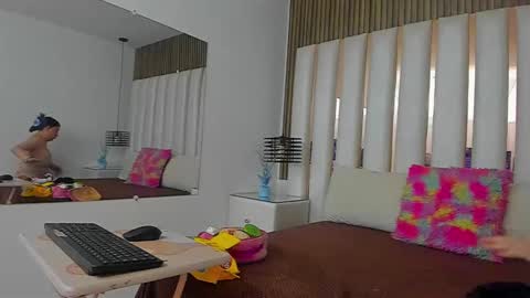 Snapshot of ambargills chatting on November 2025 01:00:02 PM AmbarGills online show from November 2025 01:00:02 PM