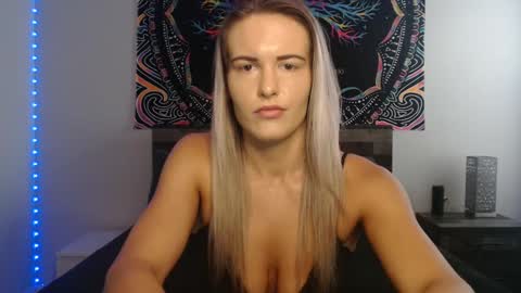 Amber online show from October 2025 01:52:01 PM