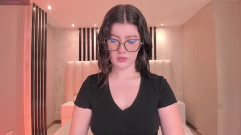 Amber  online show from November 2025 05:44:01 PM