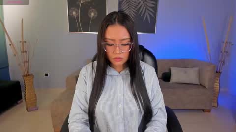 Amber  online show from November 2025 10:52:02 PM