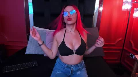 Amber online show from November 2025 05:08:01 PM