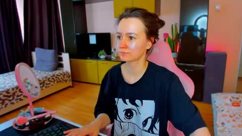 Snapshot of ameli_moon chatting on May 2026 10:13:01 AM Eileen online show from May 2026 10:13:01 AM
