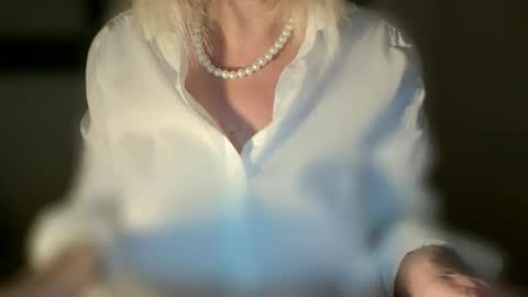 Beatrice online show from November 2025 04:07:02 PM