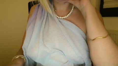 Beatrice online show from November 2025 06:30:02 PM