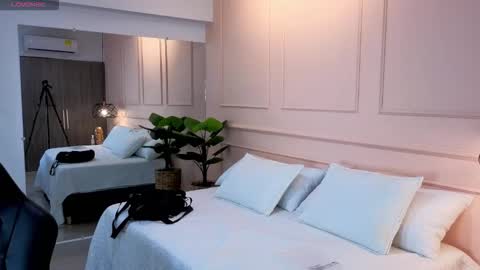 AMELIA online show from December 2025 12:00:01 PM