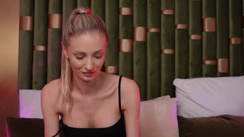 Snapshot of ameliaangell chatting on December 2024 09:51:01 AM Amelia online show from December 2024 09:51:01 AM