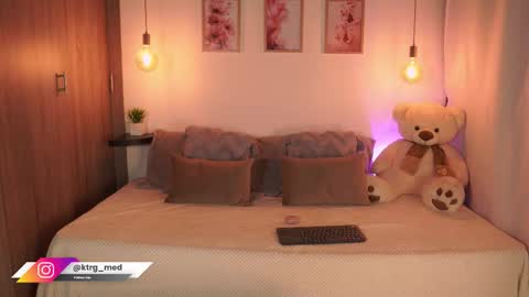 Snapshot of amelie_gonzalez chatting on September 2025 08:58:02 PM online show from September 2025 08:58:02 PM