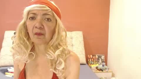 Snapshot of amelielux chatting on April 2026 07:51:01 PM Amelie Lux online show from April 2026 07:51:01 PM