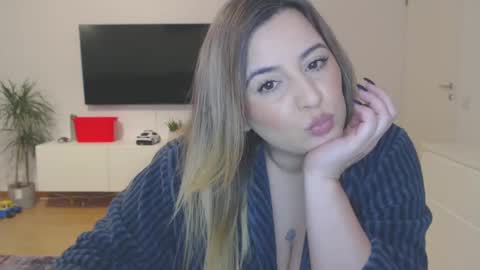 Snapshot of ameliesander chatting on December 2024 03:05:02 AM ameliesander online show from December 2024 03:05:02 AM