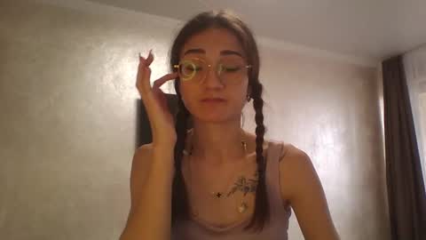 Julia  online show from October 2025 06:13:02 AM