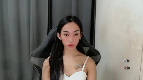 Snapshot of ami_lewis chatting on December 2024 04:54:01 PM JOANNA online show from December 2024 04:54:01 PM