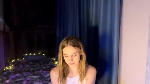 Snapshot of amily_sunray chatting on May 2026 04:44:02 PM Amily online show from May 2026 04:44:02 PM