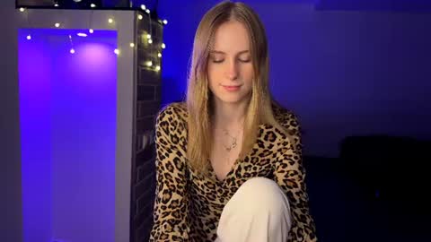 Snapshot of amily_sunray chatting on July 2026 07:01:01 PM Amily online show from July 2026 07:01:01 PM