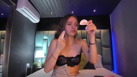 Snapshot of ammyjoness_ chatting on February 2026 11:44:02 AM Ammy Jones online show from February 2026 11:44:02 AM