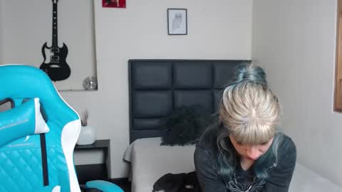 Amnesia online show from November 2025 01:00:02 PM