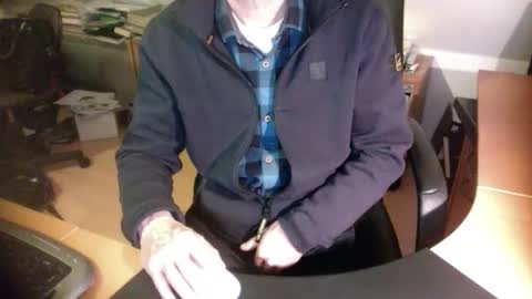 Snapshot of amor2200 chatting on December 2024 08:07:01 PM Amor2200 online show from December 2024 08:07:01 PM