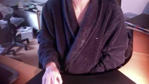 Snapshot of amor2200 chatting on January 2025 08:04:02 AM Amor2200 online show from January 2025 08:04:02 AM