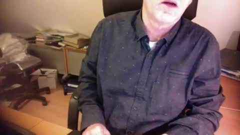 Snapshot of amor2200 chatting on January 2025 08:31:02 PM Amor2200 online show from January 2025 08:31:02 PM