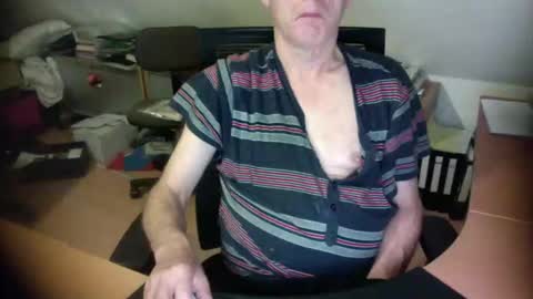 Snapshot of amor2200 chatting on September 2025 10:09:02 PM Amor2200 online show from September 2025 10:09:02 PM