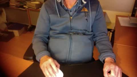 Snapshot of amor2200 chatting on October 2025 06:54:02 PM Amor2200 online show from October 2025 06:54:02 PM