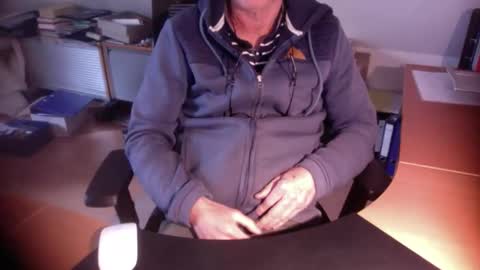 Snapshot of amor2200 chatting on October 2025 08:49:01 AM Amor2200 online show from October 2025 08:49:01 AM