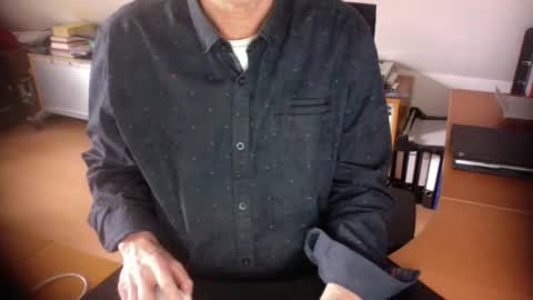 Amor2200 online show from November 2025 12:15:02 PM