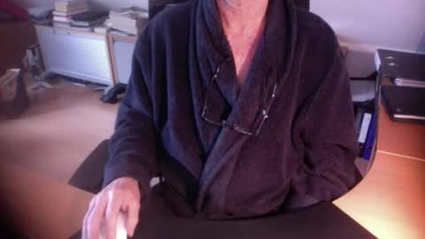 Snapshot of amor2200 chatting on February 2026 01:03:02 PM Amor2200 online show from February 2026 01:03:02 PM