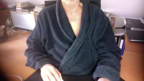 Snapshot of amor2200 chatting on February 2026 09:36:02 AM Amor2200 online show from February 2026 09:36:02 AM