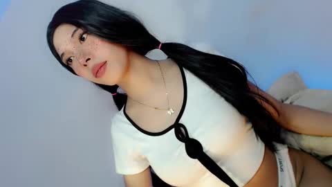 Snapshot of amor_pleasure chatting on December 2024 05:04:01 AM Belle Tylor online show from December 2024 05:04:01 AM