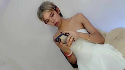 Snapshot of amor_pleasure chatting on January 2025 04:50:01 AM Belle Tylor online show from January 2025 04:50:01 AM