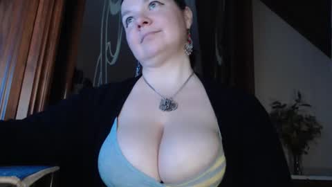 amorelara online show from February 2025 01:51:02 PM
