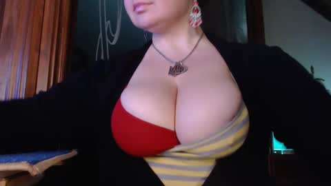 amorelara online show from February 2025 05:40:01 AM