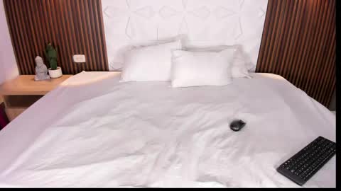 Snapshot of amycolman_ chatting on May 2026 12:01:01 PM amy online show from May 2026 12:01:01 PM