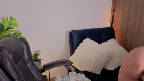 Aleja  online show from December 2025 12:15:02 AM